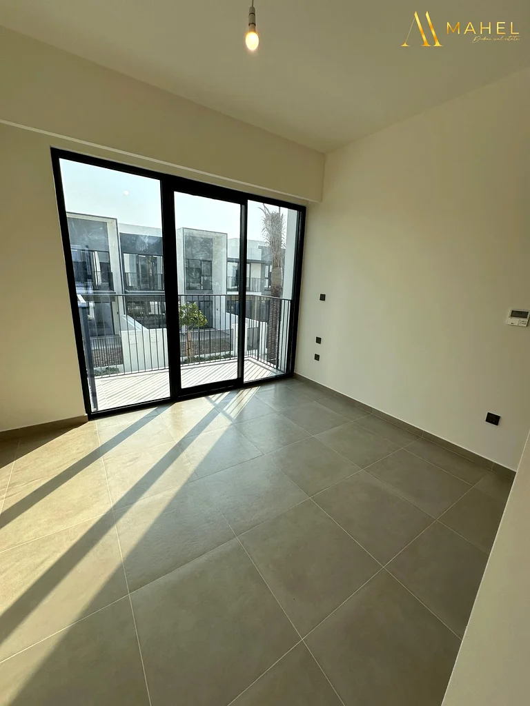 Prime Location | Vacant | Spacious63654981118211110