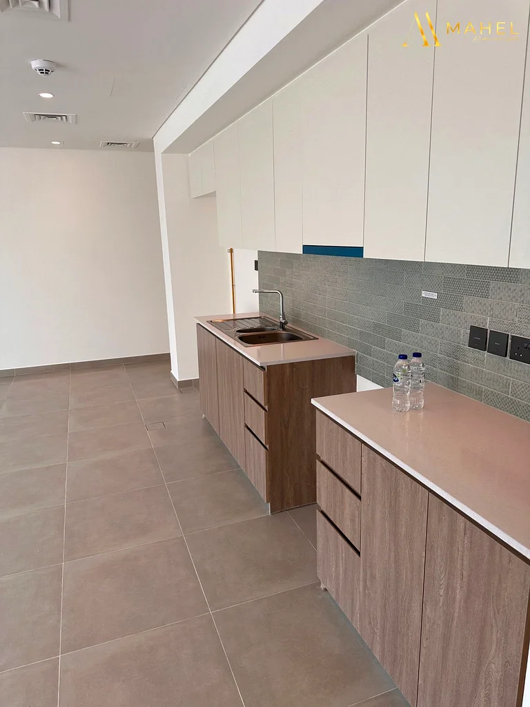 Prime Location | Vacant | Spacious63654981118211114