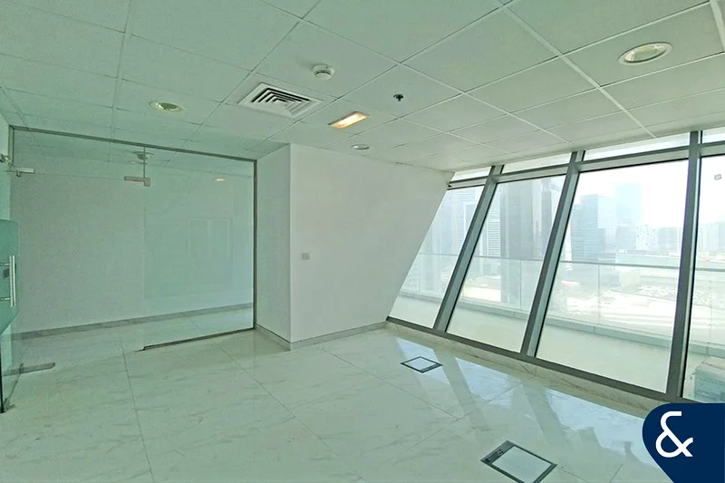 Vacant | Fitted | Close to Metro63620939693955112