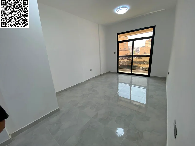 الشقة الرئيسية الفاخرة المكونة من غرفتي نوم، للمستأجر الأول، مع تشطيبات فاخرة، 3 حمامات، شرفة، خزائن مدمجة، تكييف مركزي63715947842306110