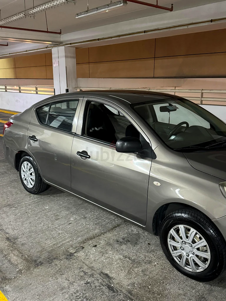 NISSAN SUNNY 2015 GCC SPECS LADY DRIVEN63612795476738112