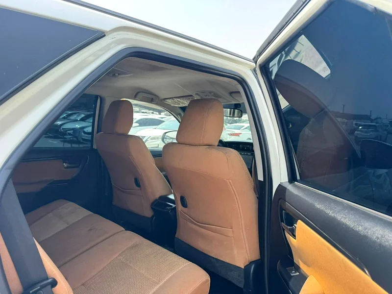 Toyota fortuner 2017 white color  GCc calen car63613132441987111