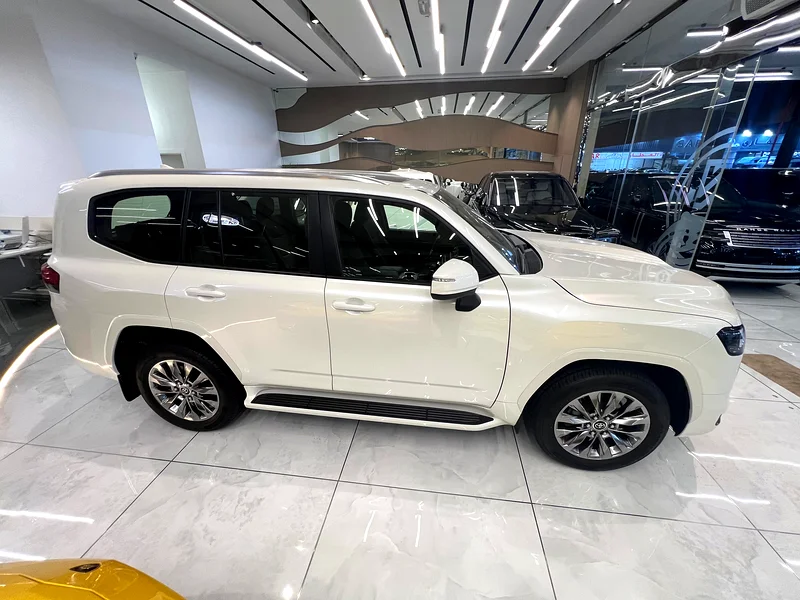 2023 Toyota Land Cruiser GXR | GCC Specs63613129525249114