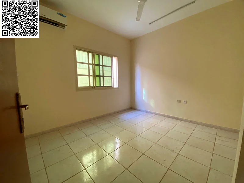 الملحق 3، مساحة كبيرة، قاعة كبيرة، وحمامان، للإيجار السنوي في عجمان، المويحة 2، في موقع متميز جدًا بالقرب من جميع الخدمات.63715769986689111