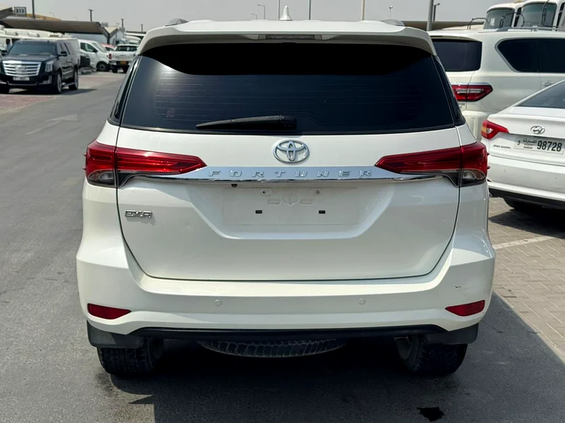 Toyota fortuner 2017 white color  GCc calen car63613132441987114