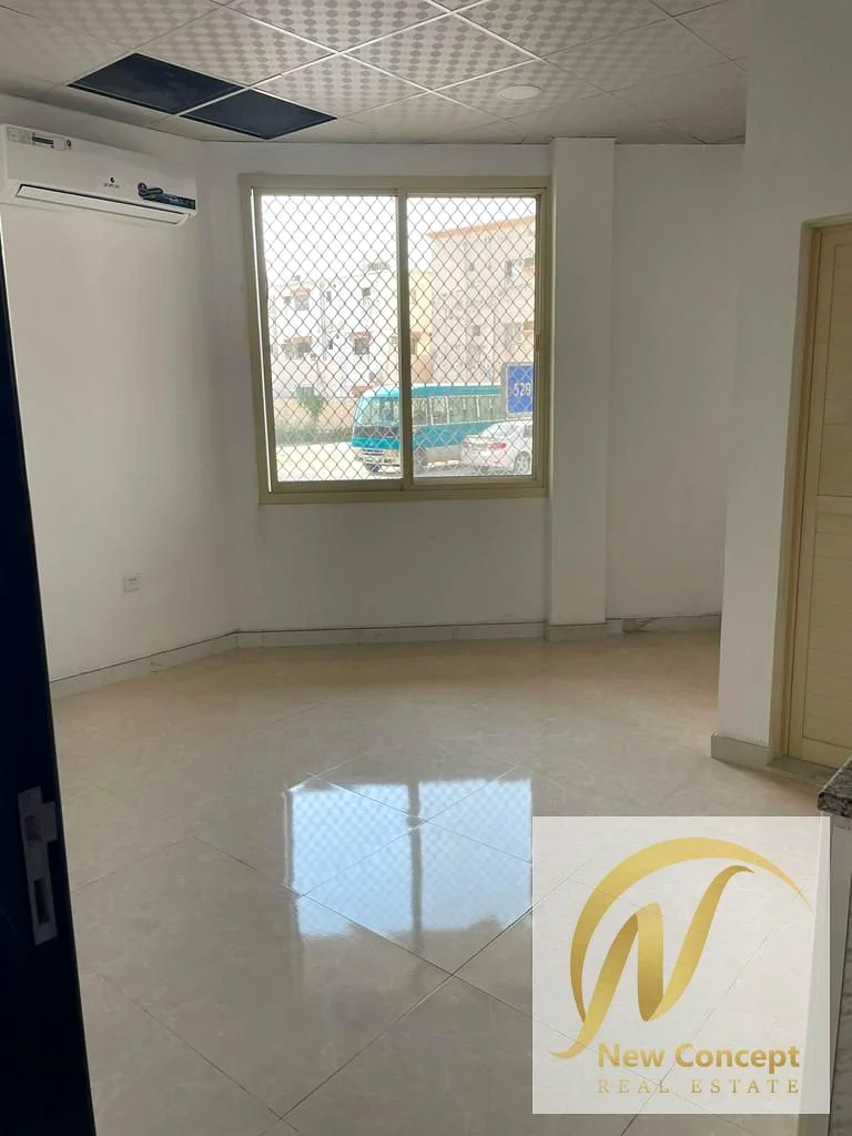 فرصة استثمارية كبيرة بعائد مرتفع. مبنى سكني بسعر خاص.63880175425281112