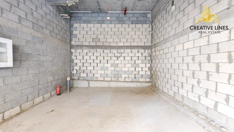 Shell and core prime location street view retail place available for rent63621694166017113
