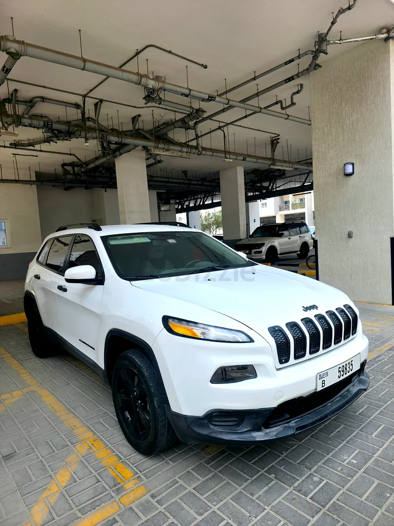 Jeep Cherokee V6 GCC Spec 201763612070543746114