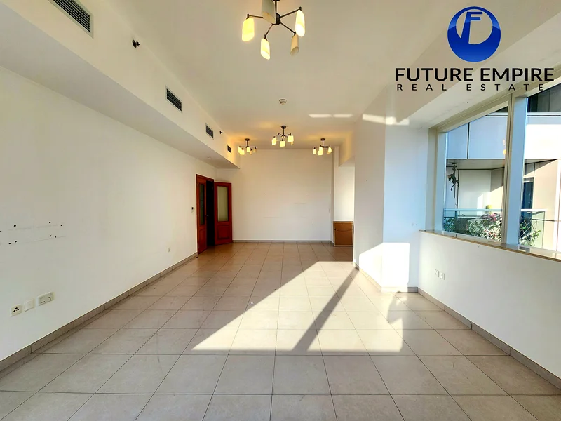 شقة فاخرة | مع غرفة خادمة | بدون رسوم تبريد | طريق الشيخ زايد63745935270273114