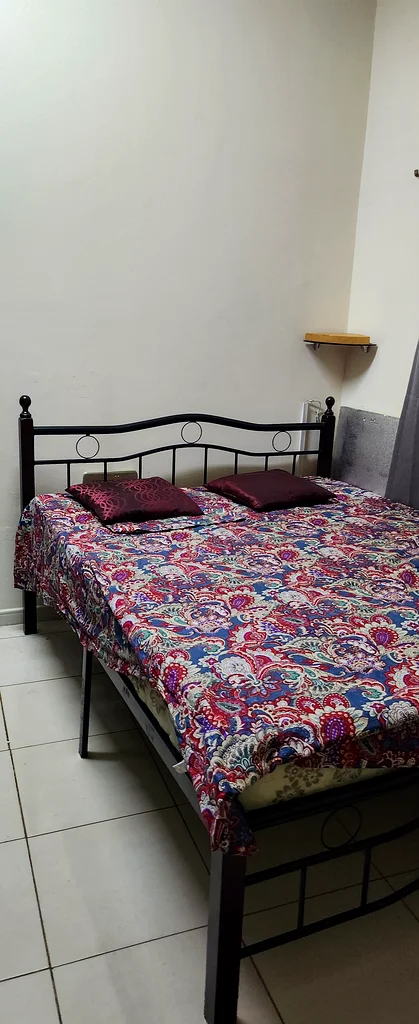 غرفة للإيجار في شقة 2Bhk مع حمام خاص | مشي إلى المترو | واي فاي وديوا متضمنة في بر دبي63623901155330113