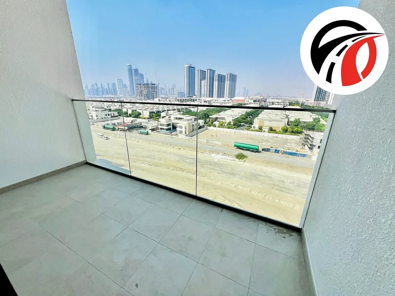 شقة كبيرة بثلاث غرف نوم وصالة بسعر 140 ألف درهم، اتصل الآن63802871401729111