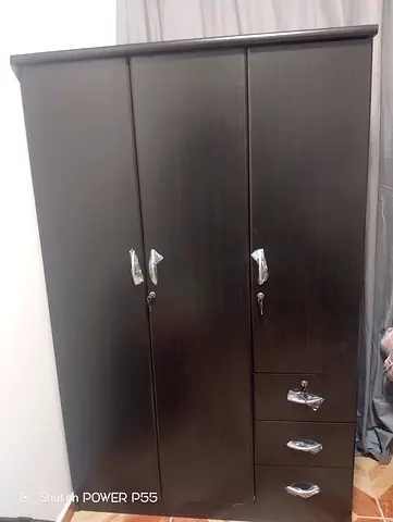 3 door wardrobe selling