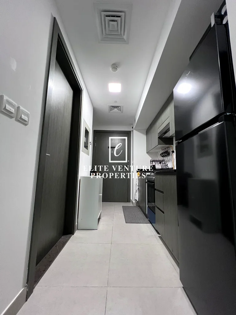 مؤثث بالكامل | طابق عالي | موقع متميز63732298238467112