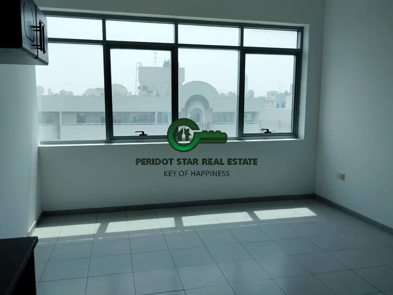 شقة استوديو واسعة متاحة للإيجار بالقرب من محطة المترو63727478305411112