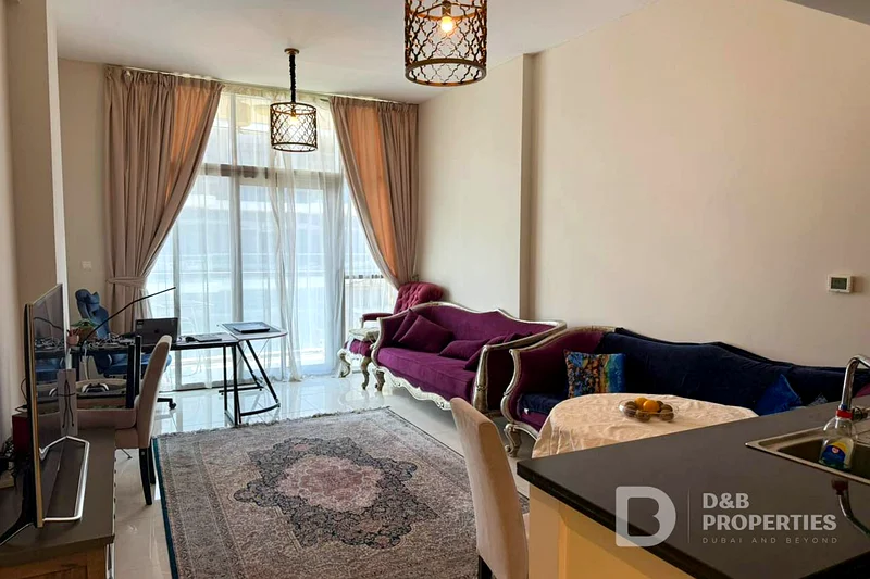 إطلالة على ملعب الجولف والبركة | مفروشة بالكامل | واسعة63738983882499110