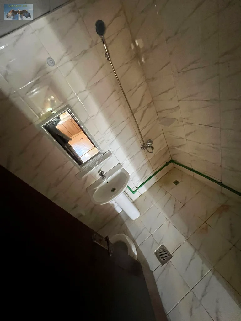 One bedroom and a hall, first tenant, second row from Ajman Corniche - central air conditioning and a prime location! Live in a brand new apartment. T63811665997442113