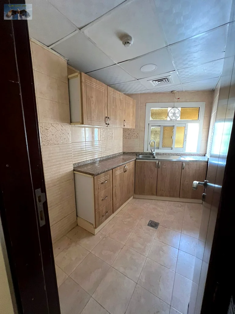 One bedroom and a hall, first tenant, second row from Ajman Corniche - central air conditioning and a prime location! Live in a brand new apartment. T63811665997442114