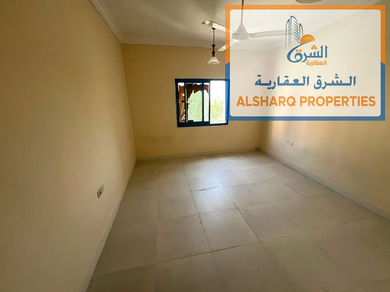 ستوديو فاخر بمساحة كبيرة ومطبخ منفصل للإيجار في موقع حيوي وخدمي وممتاز63721432307330110