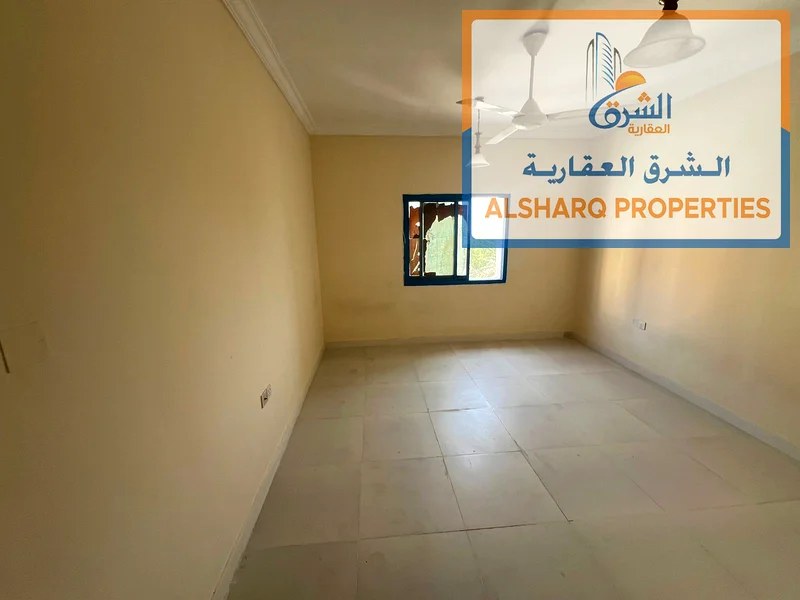 ستوديو فاخر بمساحة كبيرة ومطبخ منفصل للإيجار في موقع حيوي وخدمي وممتاز63721432307330112