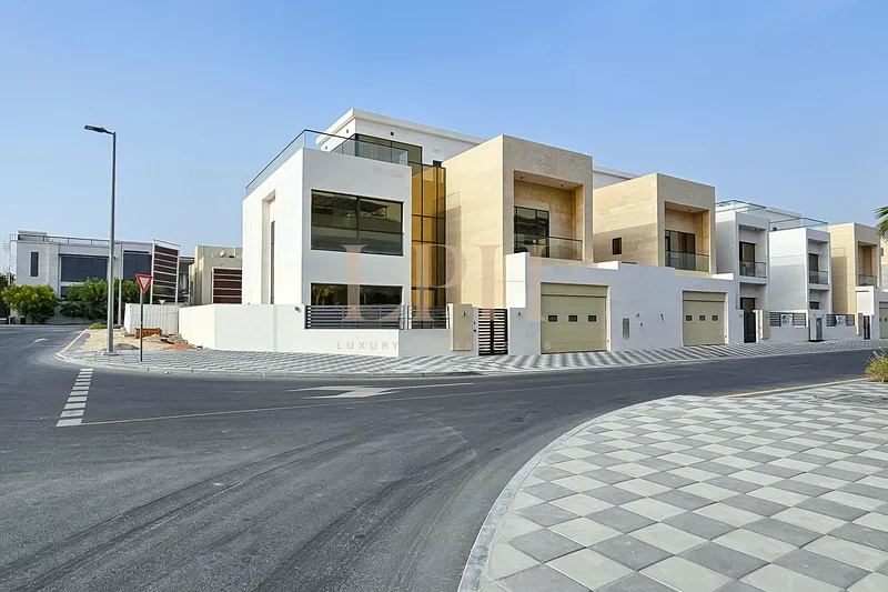 Pool and Rooftop | Brand New | Custom Made63932742150658110
