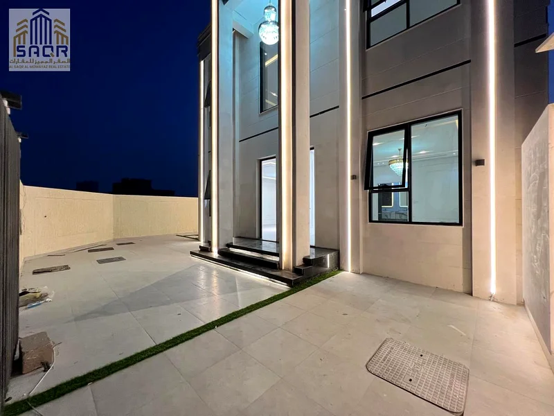 Classic design corner villa / 4 rooms, freehold / fees included63911828214914111