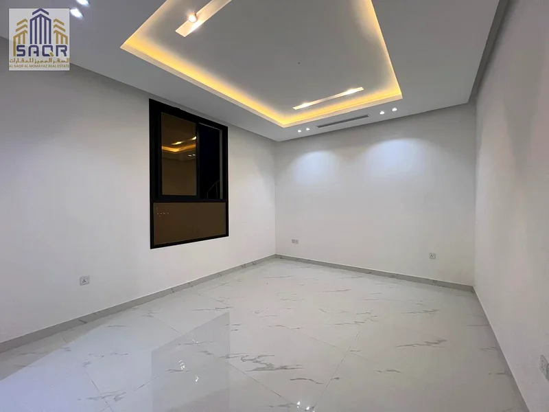 Classic design corner villa / 4 rooms, freehold / fees included63911828214914113