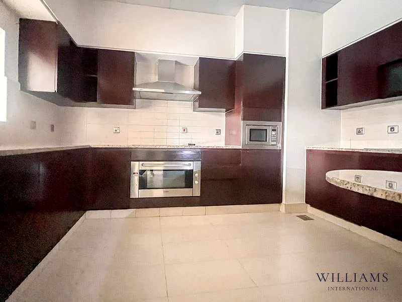 شاغرة | مطبخ مجهز بالكامل | وصول مباشر للشاطئ63805222060801114