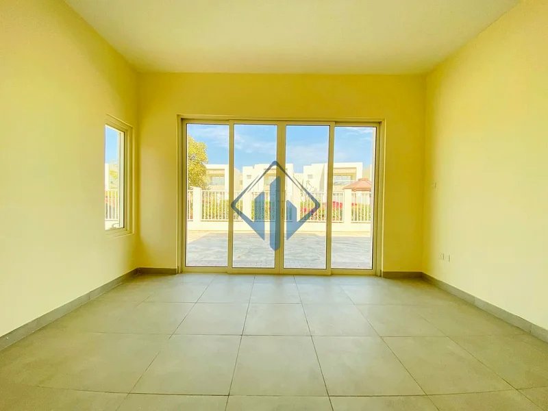 فيلا ضخمة من 4 غرف نوم - حديقة واسعة - متصلة بـ FEWA63813840265219112
