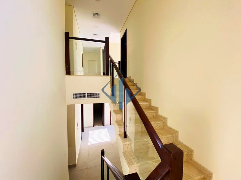 فيلا ضخمة من 4 غرف نوم - حديقة واسعة - متصلة بـ FEWA63813840265219111