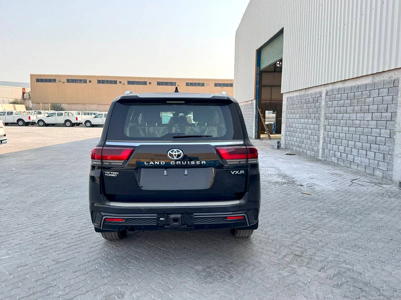 2025 TOYOTA LAND CRUISER VXR 3.3L DIESEL 4X4 7-SEATS GCC BRAND NEW 0KM (ONLY FOR EXPORT)63613129761154114