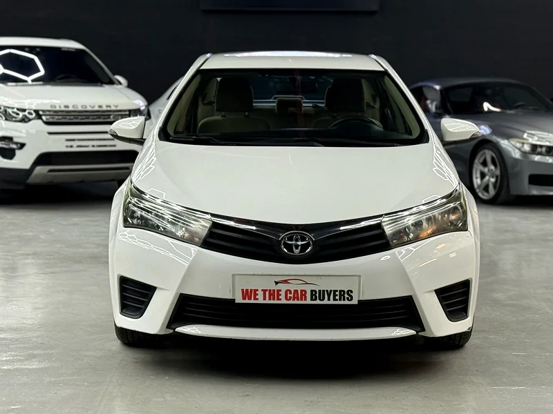 TOYOTA COROLLA 1.6 SE ( BASIC WITH CRUISE CONTROL ) 2015 90000 KMS GCC SPECS 2 KEYS63612452151298111