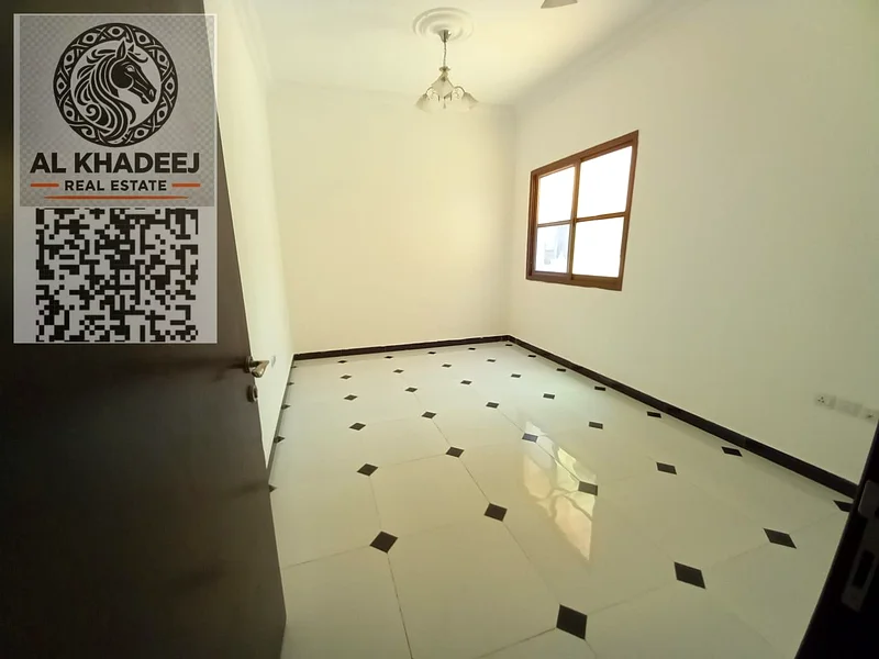 شقة فاخرة من غرفتي نوم، موقع متميز، الروضة، شارع الخرطوم63722633876098112