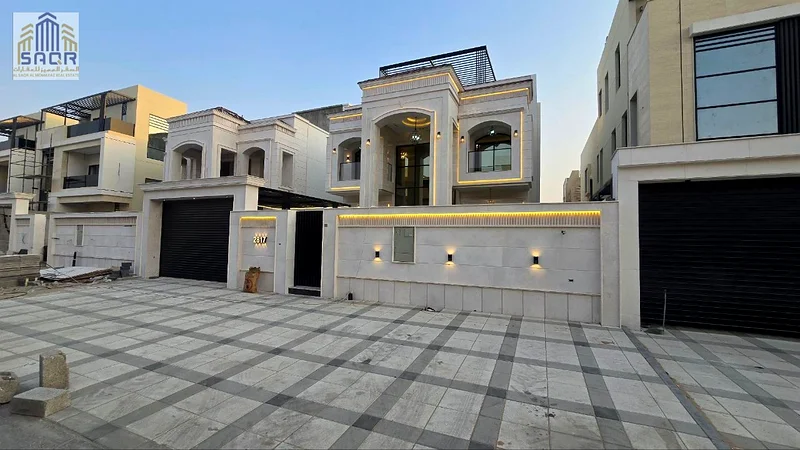 فيلا بتصميم كلاسيكي مع تشطيبات فاخرة جدًا / ملكية حرة بدون رسوم خدمة63884633159041110