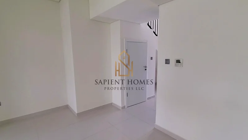 منزل تاون هاوس شاغر جاهز للانتقال إليه63740867848961112