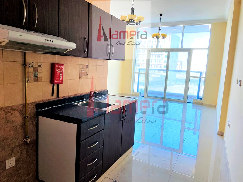 Studio for Rent in Berlin Building with Parking | For Family Building63742472016514113