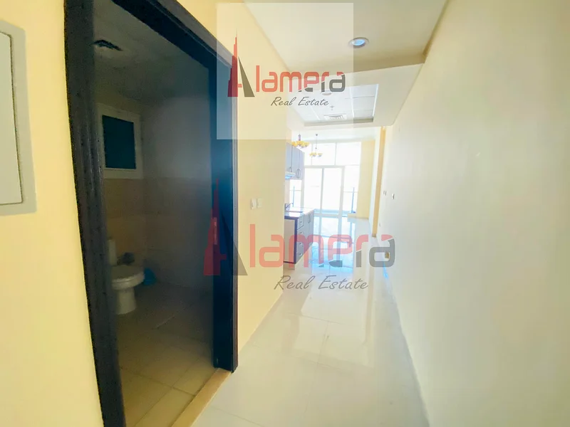 Studio for Rent in Berlin Building with Parking | For Family Building63742472016514114