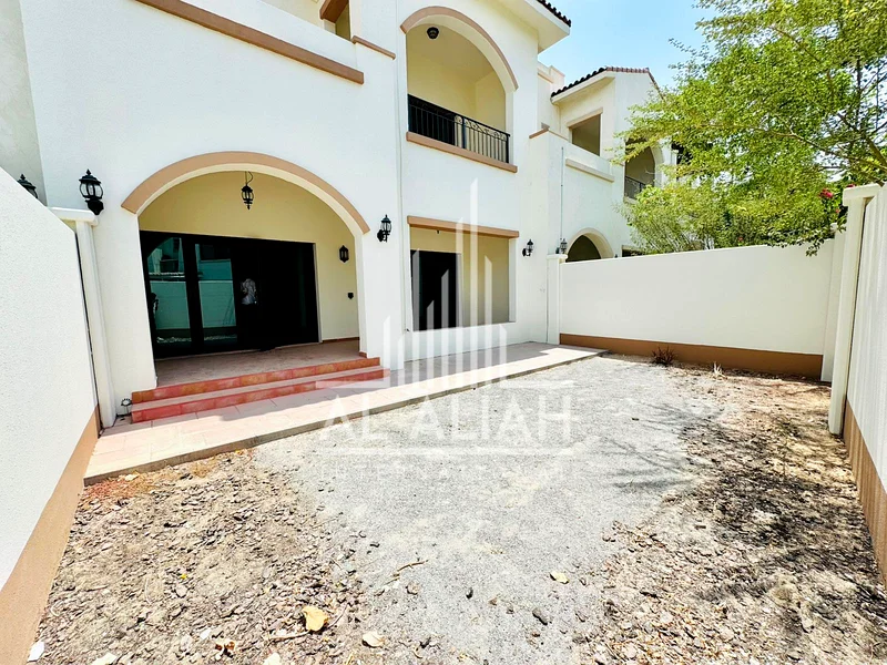 Luxurious 3BHK Villa 2 Parking with Balcony Backyard63625224441602111