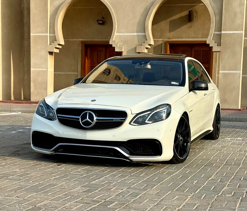 Mercedes-Benz E63 AMG full option model 201063613135155969112