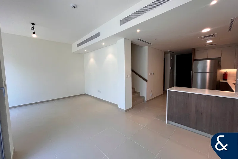 Opposite Pool Park | Prime Location | Vacant63930282528386113