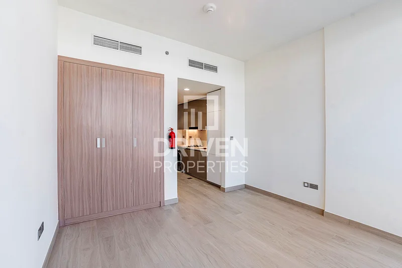 Spacious Layout | Pool View | Available 4 Cheques63802871269890110