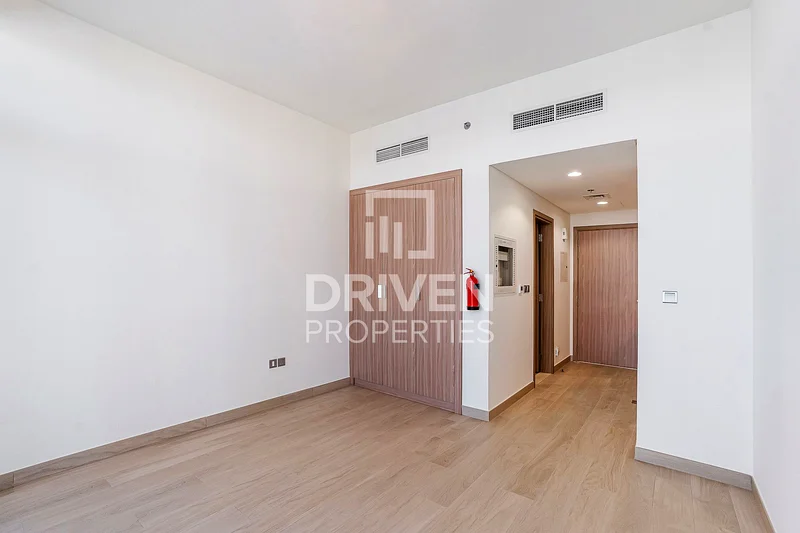Spacious Layout | Pool View | Available 4 Cheques63802871269890111