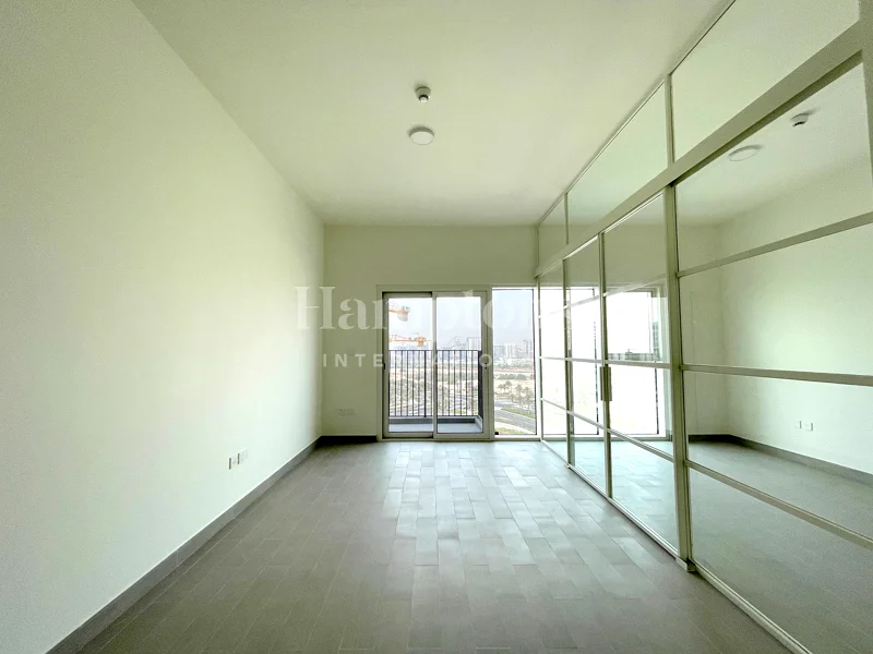مرافق متميزة | جديدة بالكامل | شاغرة63754035308803110