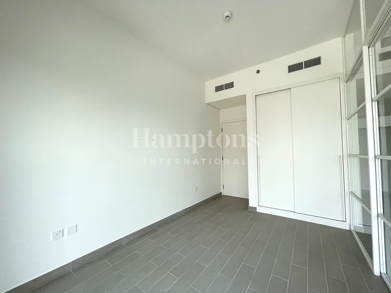 مرافق متميزة | جديدة بالكامل | شاغرة63754035308803113