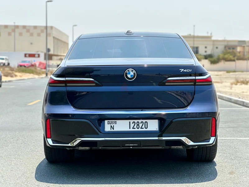 بي إم دبليو 740i63612445575427114