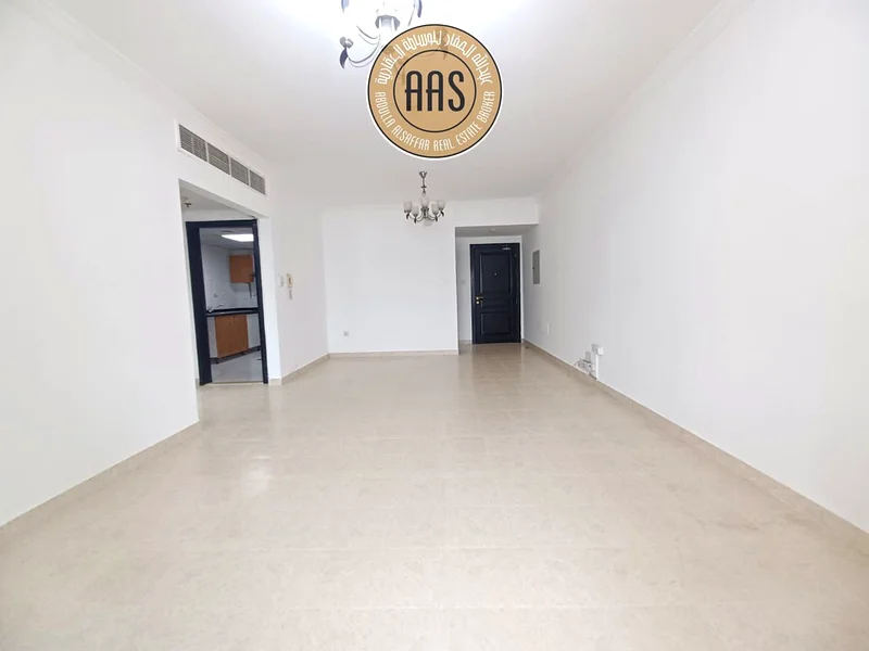 شقة واسعة بغرفة نوم واحدة مع شرفة وجميع وسائل الراحة على مقربة من مترو63755996428545112