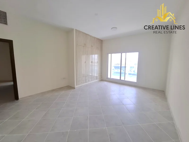 شقة للعاملين مكونة من غرفتي نوم مع صالة وشرفة متاحة63756782375426110