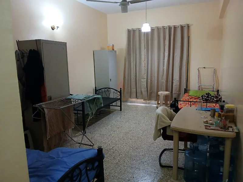 مساحة سرير متوفرة بالقرب من محطة مترو دافزا @1100 شامل الكل63797494183298110