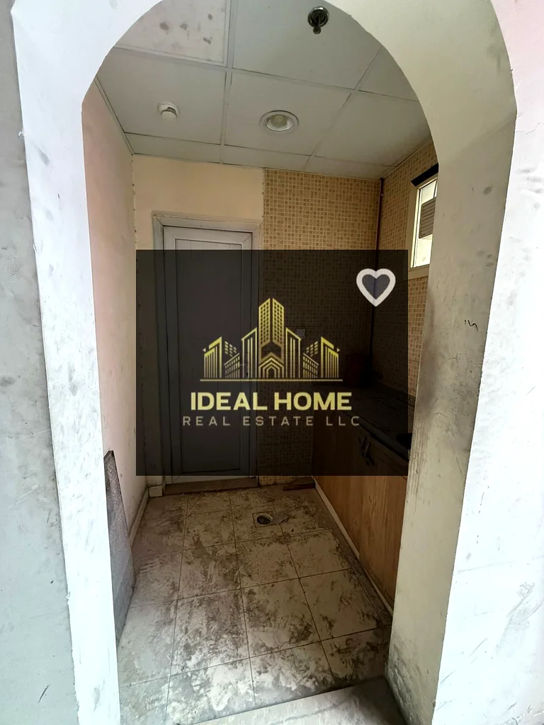 BIG OFFER ***2500 SQFT WARE HOUSE RENT ONLY 130K ON MAIN ROAD63622816446850114