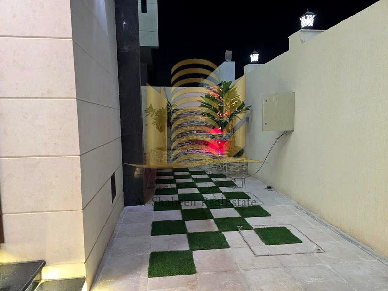 Villa for sale in Al Bahia, Ajman Land area: 3,014 sq ft Built-in area: 3,500 sq ft 5 bedrooms, a living room, a maid's room, central air conditioning63881908959490113