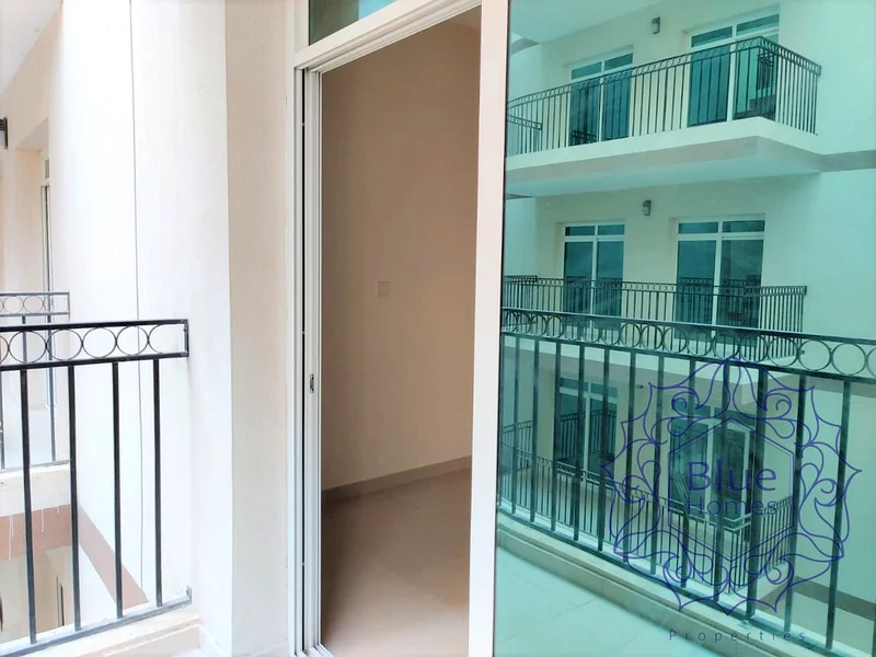 Spacious Studio Vacant Now 45K only63779080440449112
